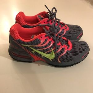 Nike max air women’s tennis shoes size 7